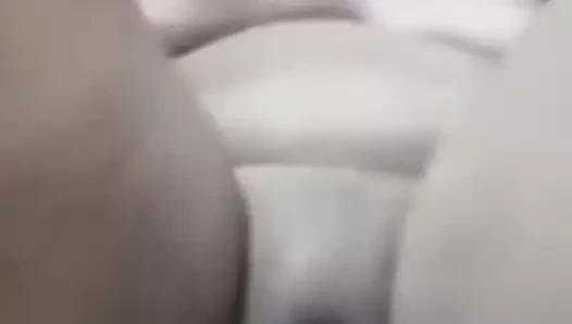 Yaramaz olgun Hint eş sigara içme çıplak üzerinde kam