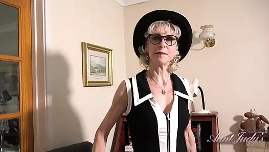 Auntjudys - olgun nine patronun dee lite ofiste yarağını emiyor
