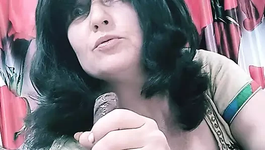 Ateşli kız ve erkek arkadaş romantik seks yapıyor.