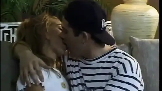 Adam amını yalıyor ve amını sikiyor