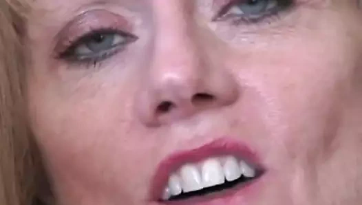 Oral seks itibaren bir sıcak amatör anneanne