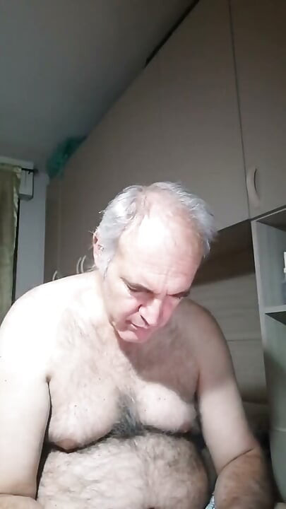 İşeme girdim, parmağımı popoma sokup 2 saat mastürbasyon yaptım!
