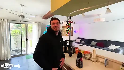 Gergin üniversiteli leon baharatlı bi seks yapıyor. Yeni tutku!
