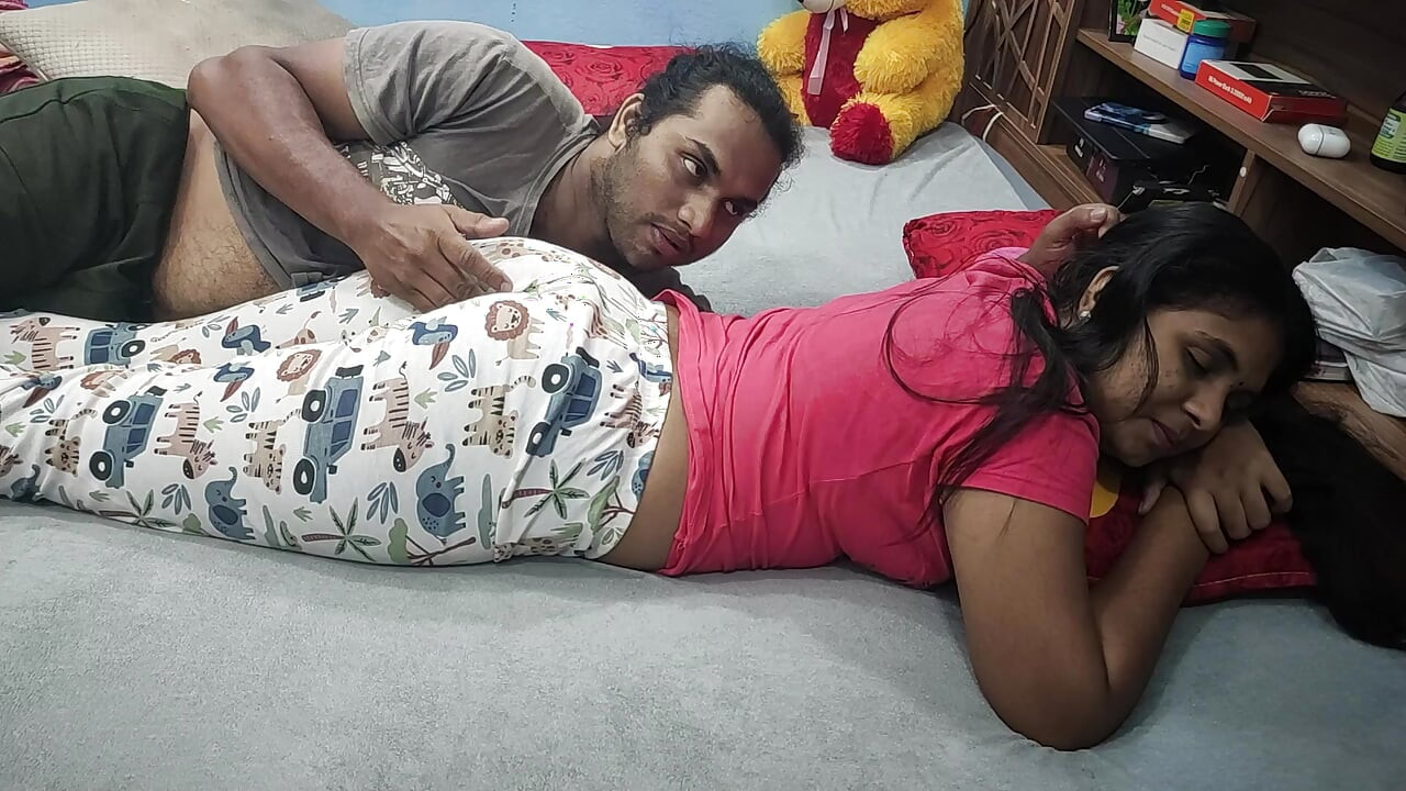 Mallu kız ateşli göt öpücüğü ve göt romantizmi, Malayalı çift yatak odasında ateşli göt romantizmi, vaishnavy ve sharun raj ateşli göt romantizmi