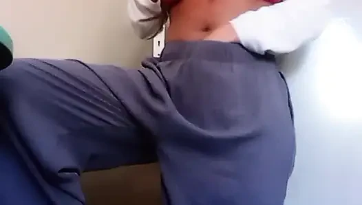 Ailem seks yaparken kendimi tutamıyorum