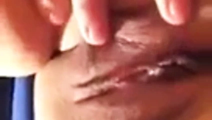 Ragazza si spoglia per il fidanzato