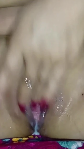 Незабываемый момент из "Chikaauna Na Paayera Aaja Haat le Dumia Paayo"