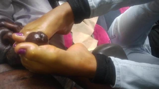 19 yaşındaki lexi ilk kez footjob ve ayakları üzerinde boşalmak