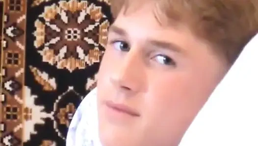 Andrey ateşli kremsi dölünü boşaltıyor