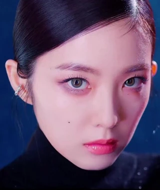 Kırmızı kadifenin irene berbat bir yüz bakımı hak ediyor