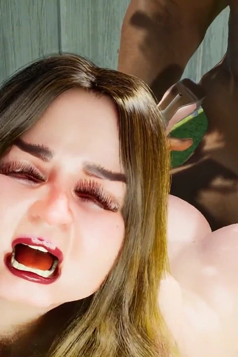 Карлик с большими сиськами и чернокожий гигантский мужчина