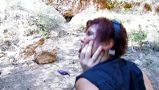 Kadın arkadan sikilmek istiyor