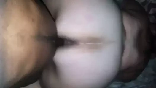 İri güzel şişman göt büyük zenci yarağını alıyor