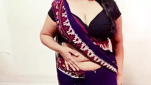 Azgın üvey anne Arya kendini sikiyor