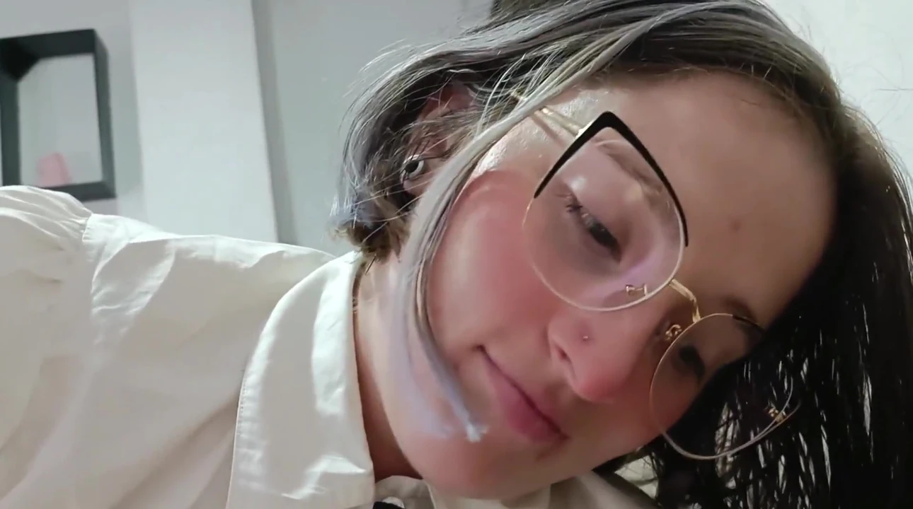 मेरे सौतेले पिता ने गुप्त रखने के बदले में मेरी गांड को उड़ा दिया