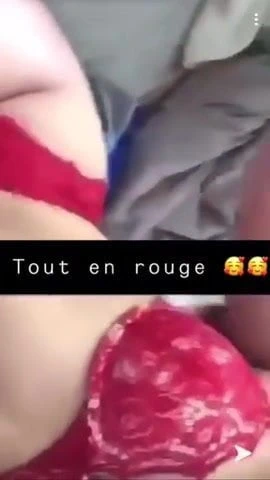 Kırmızı iç çamaşırlı sürtük