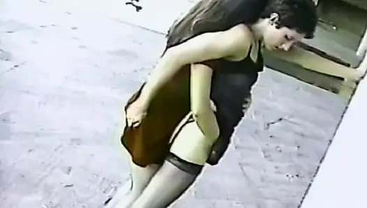 Tutkulu esmer kızlar patlamalı orgazm için yalıyor ve parmaklıyor