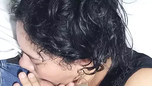 Büyük memeler gırtlağına kadar alıyor