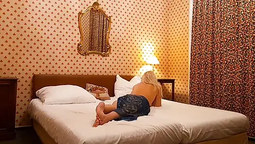 Selena'nın iyi bir rüya için akşam rahatlatıcı seksi