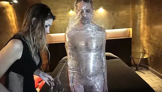 Kadın egemenliği kız kölesini kasete esarete sokuyor