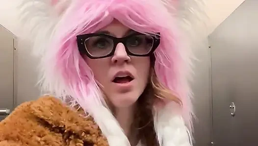 Havaalanında biraz daha anal eğitim için hazırlanıyor