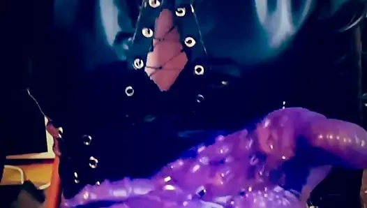 Bayan emma lateks içinde