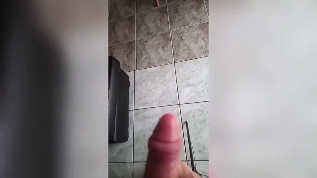 Lenara Grimwood'un yarağını yalıyor ve yüzüne boşalıyor