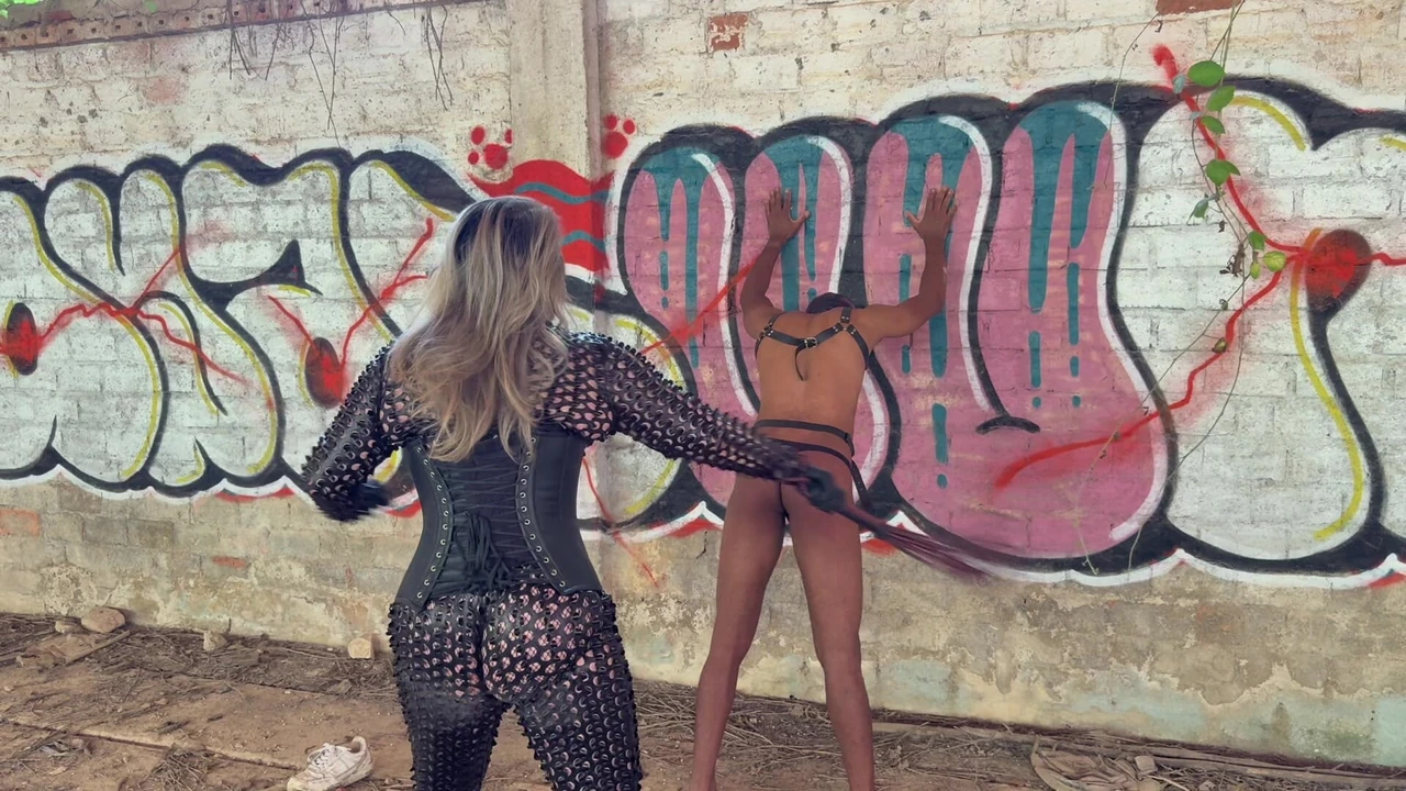 Utanç taşına şaplak