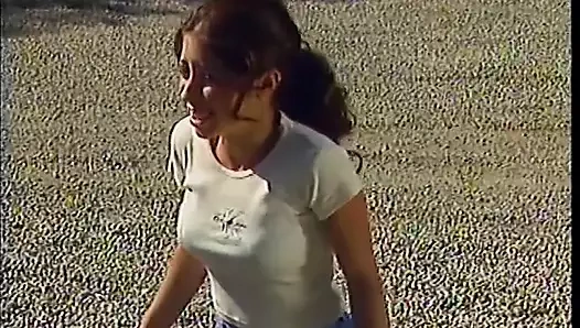 Güzel memeli ıslak sürtük derinden sikiliyor