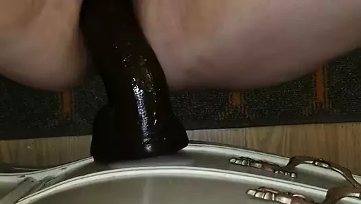 İri güzel kadın ve oyuncak yarak