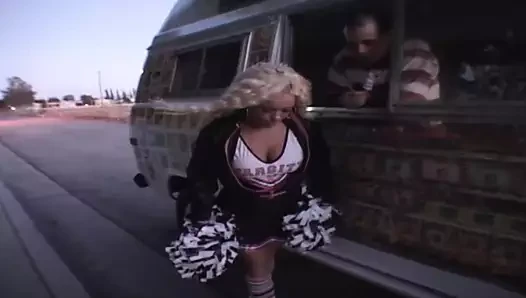 Bir busty sarışın genç itibaren almanya alır çarptım içinde the minibüs