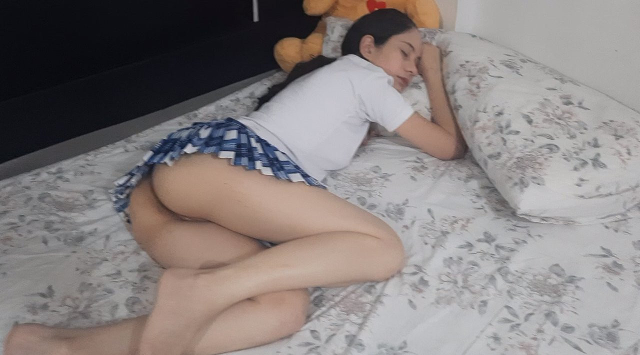 Liseli kız üvey kızımı büyük göğüsler ile becerdim