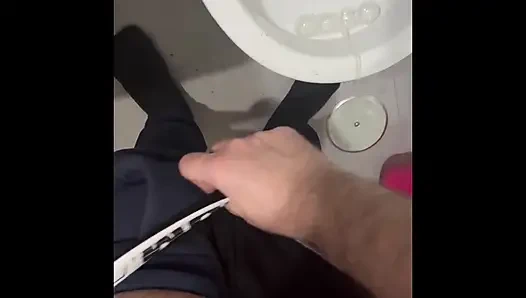 Piss Outdoors ve daha fazla derleme