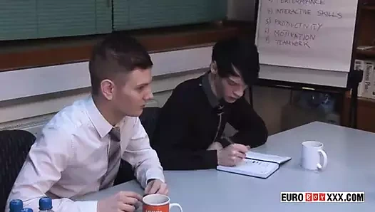 Twinks shaun mann ve aaron aurora cins ile skye romeo