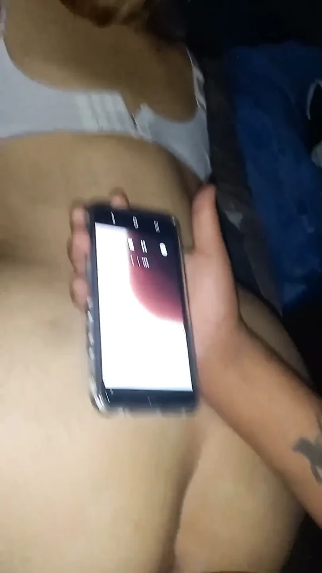 Üvey kız kardeşim tam bir fahişe.