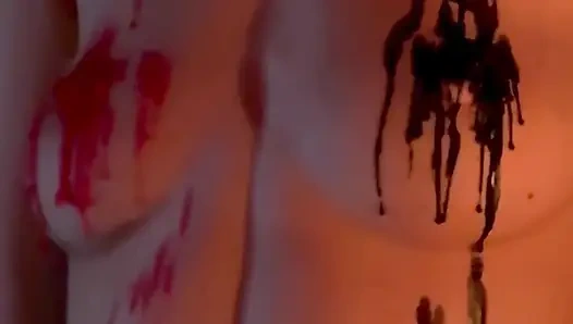 Meme uçlarım mumdan çok sertleşiyor!