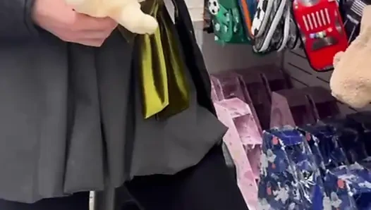 Dükkandaki seksi kız