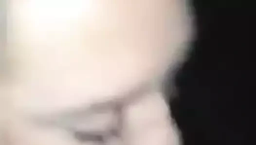 Ateşli iri güzel sürtük Cindy şişman bir yarağı emiyor