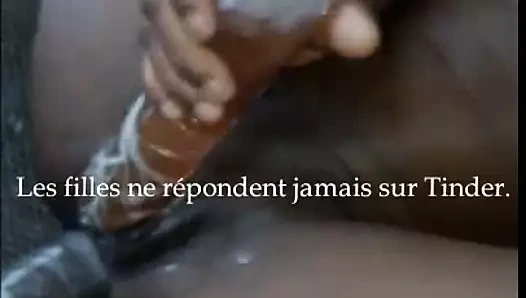 Une black jouit fort en se faisant enculer