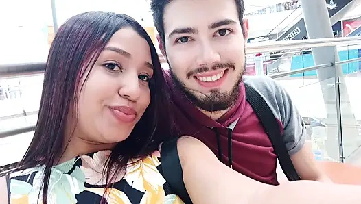 New York Abd'li 18 yaşındaki esmer büyük sarkık memeler üvey erkek kardeşinin büyük yarağını sikiyor