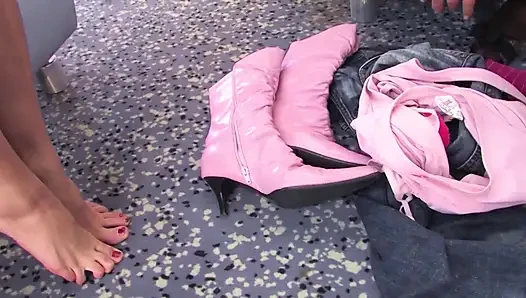 Fransız hatun ve zenci sürtük birlikte sikiliyor