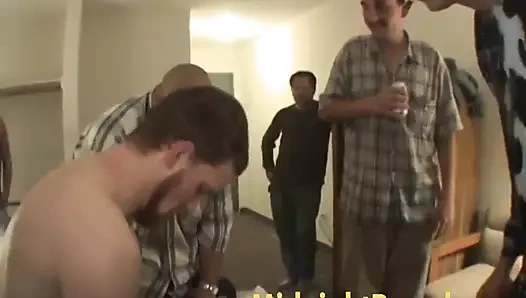 Grup sekste yüze boşalmalı oyuncak sürtük