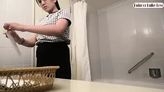 Dans eğitimli vücut önermek bir masajla tanışıyor, oyuncu rahatlama tornalama kafaları