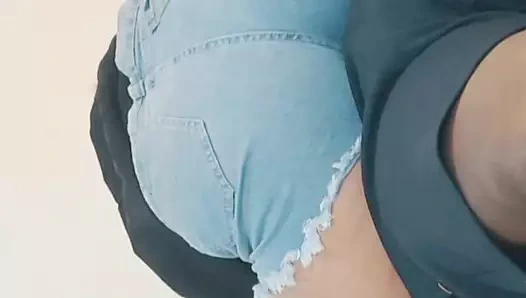 Siyahi göğüslerini yalayan kız arkadaş tıraşlı amcık desi Hintçe