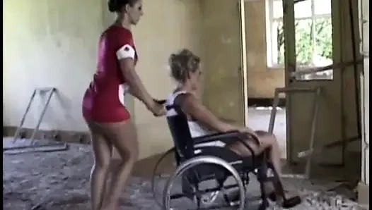 Sarışın için anal seks ve sert yumruk sokma