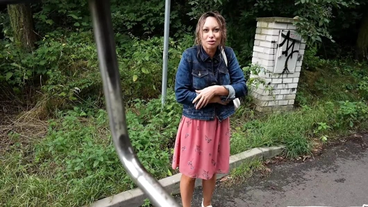 Kız yağmurdan kurtarıldı ama Mike'ın schlong'un daha fazla planı vardı (bölüm 1)