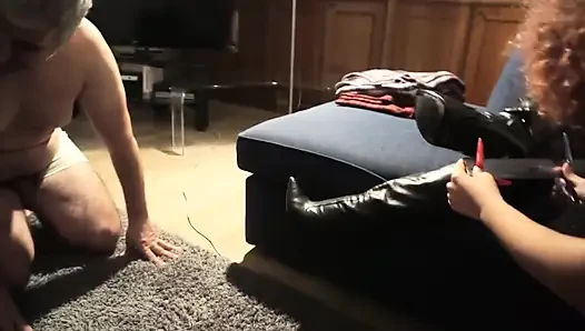 Üç kadın egemenliği kız köleleriyle oynamayı seviyor