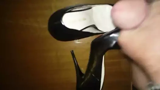 Karımın siyah damıtma pompalarına cumming