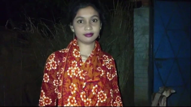 Real Desi Village köyden sokakta ızgara oynuyor, kocalarını aldatıyor, gerçek desi kız gerçek bir bangla ses vermeyi çok seviyor