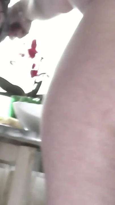 Yaşlı genç iki kız lezbiyen yetişkin olgun orta yaşlı seksi kadın ve seksi kız bakire kız sekste götünü amını öpüyor. Doğal memeler büyük göt | Klip 1